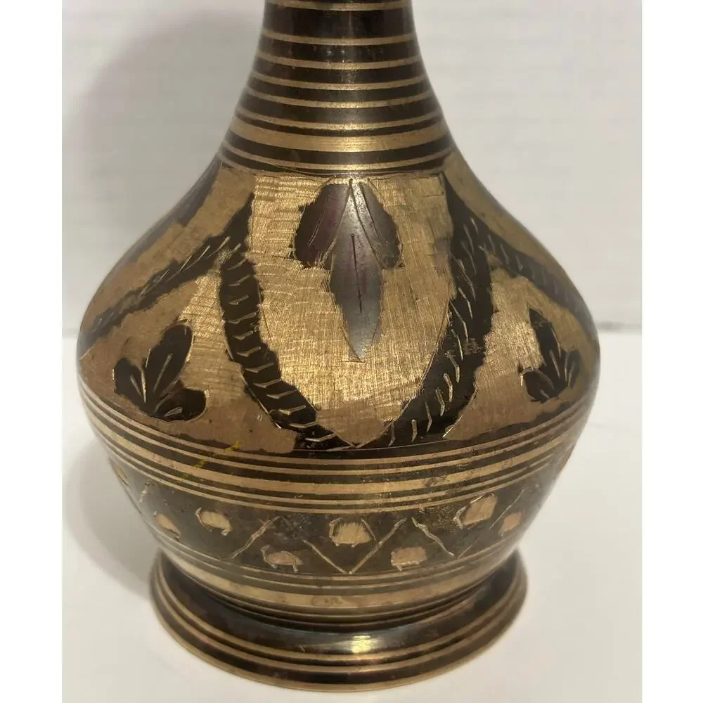 Unknown vintage etched